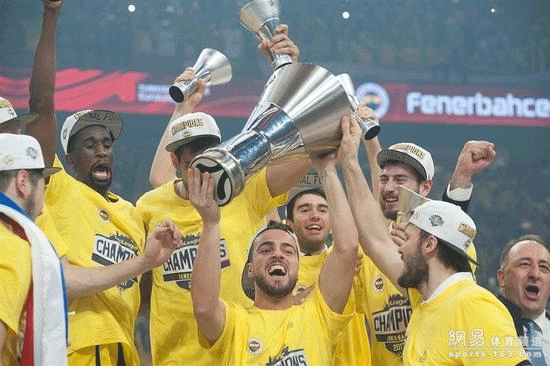 罗马诺：阿贾克斯即将与富安健洋签约半年，根据表现可能续约（罗马诺：阿贾克斯将签下富安健洋半年，视表现决定是否续约）