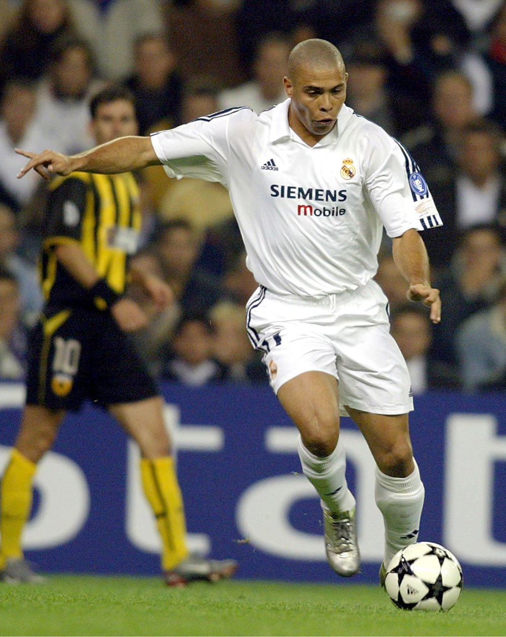 阿斯顿维拉对阿森纳：焦点之战，谁能笑到最后？（阿斯顿维拉迎战阿森纳：巅峰对决，鹿死谁手？）