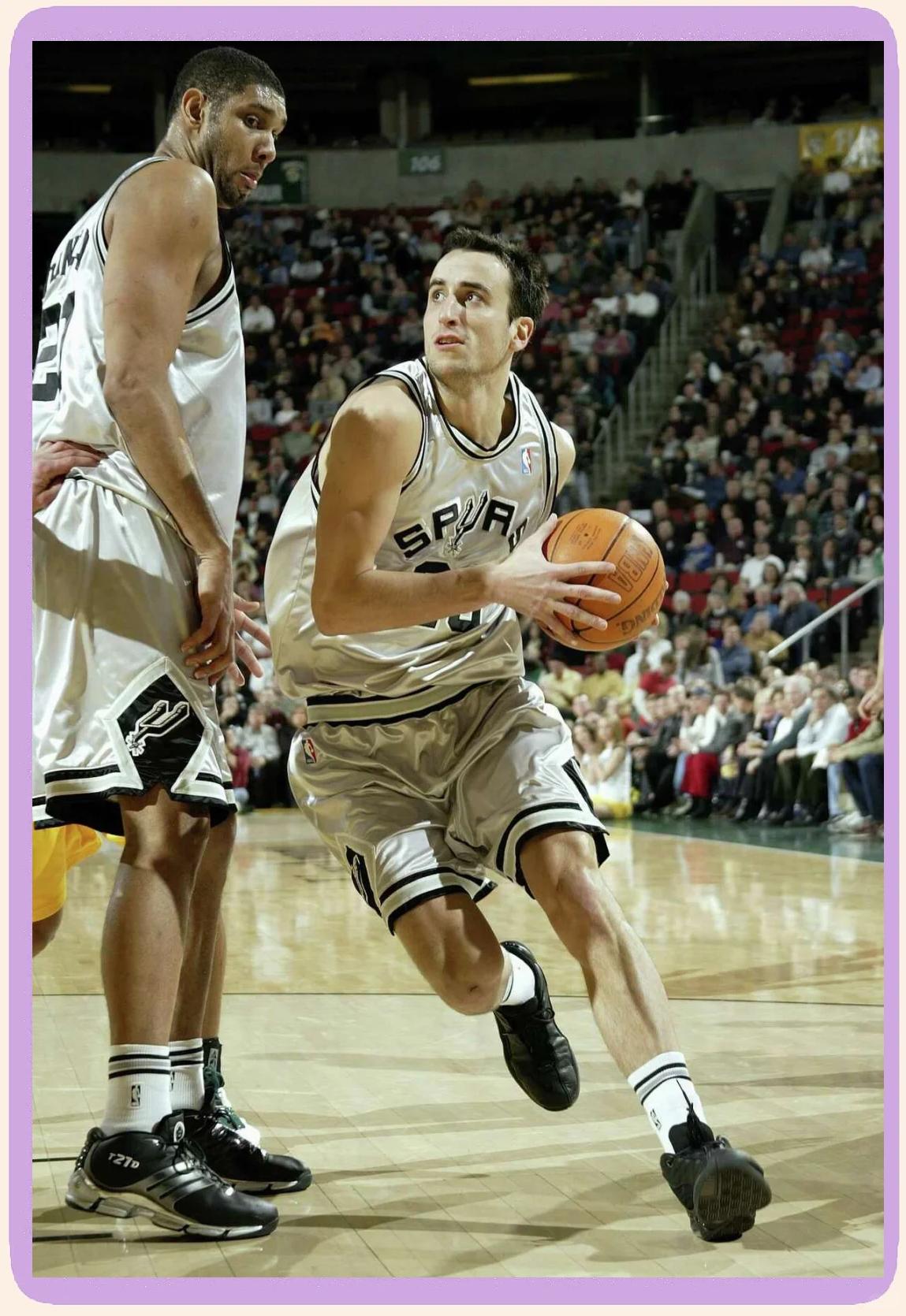 有些事情总要有人做，麦卡利斯特进球后“致敬”阿诺德（总有人要做这件事：麦卡利斯特破门后向阿诺德致意）