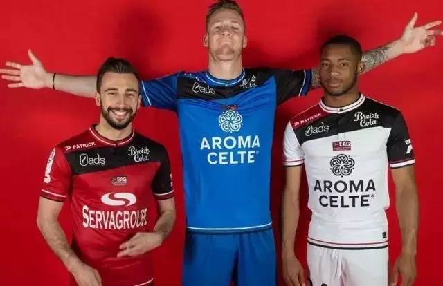 韩媒爆料：将在明年LCK杯中试点“教练语音”（韩媒称明年LCK杯将试点教练语音功能）