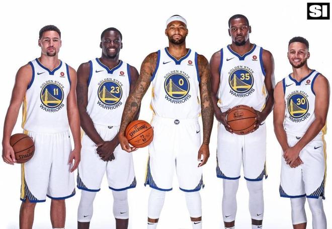 知名巴萨球迷：梅西不该偷偷的溜进诺坎普，这不是他家而是我们的（资深巴萨球迷：梅西不该私自闯入诺坎普，那是我们的主场不是他的家）