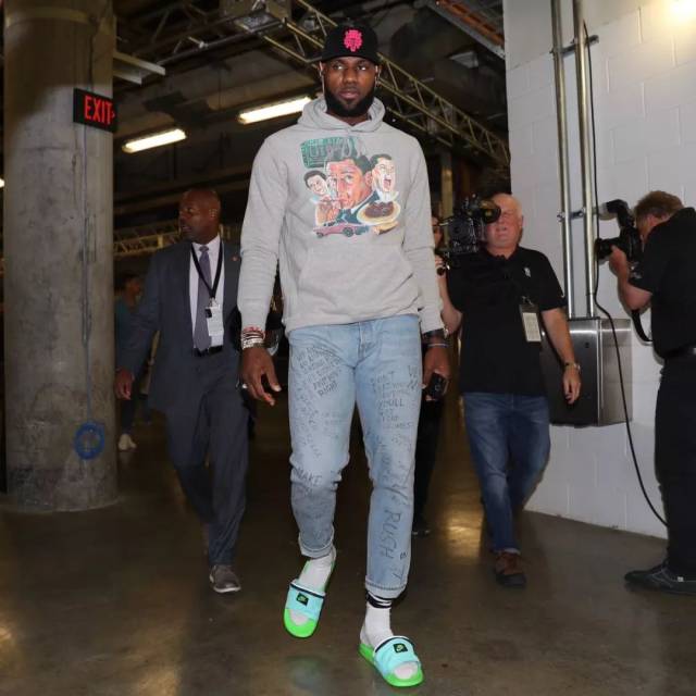 早报：学费交多少算够啊（早报：学费该交多少才合适？）