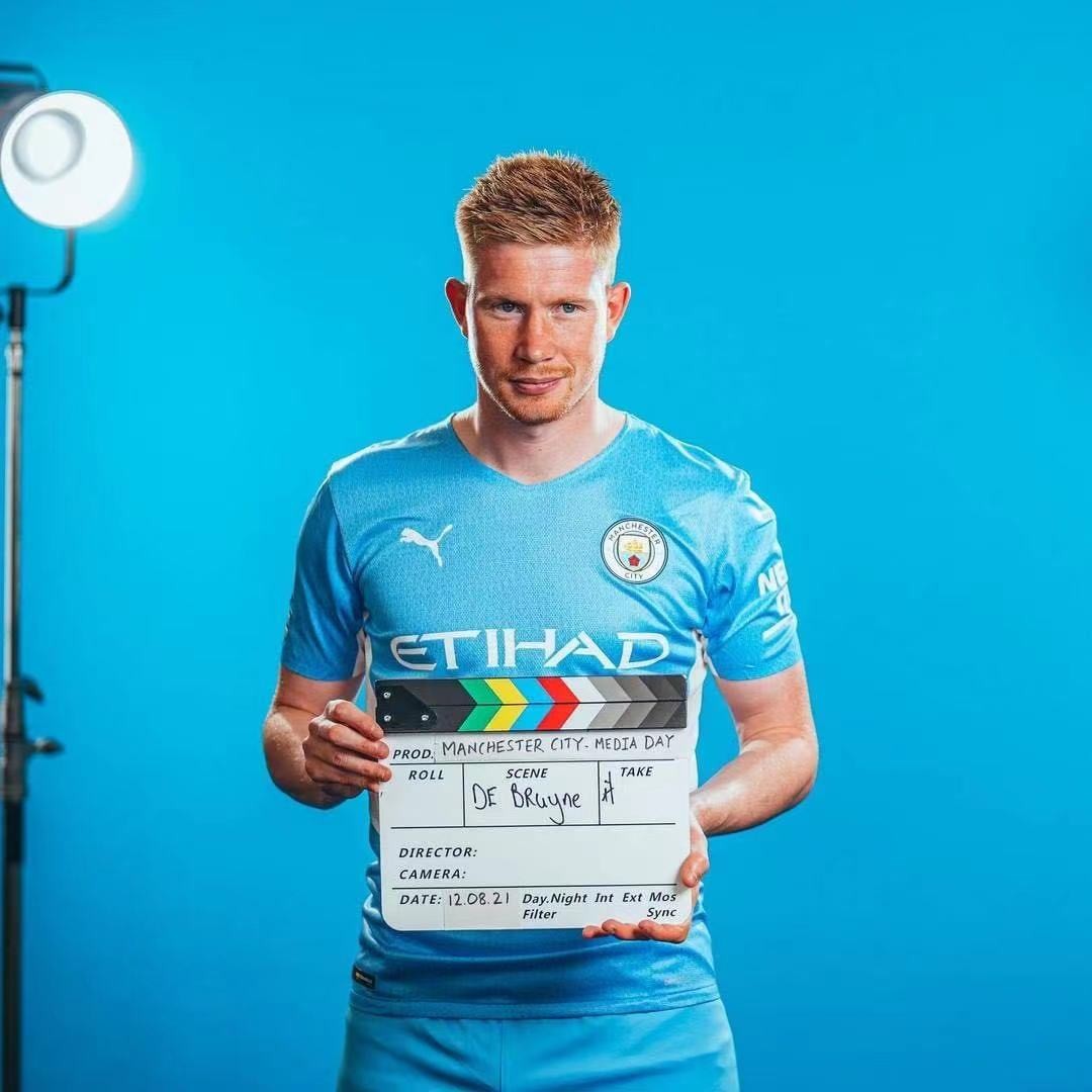 霍姆格伦的卓越表现成为上半场亮点（霍姆格伦惊艳发挥点亮上半场）